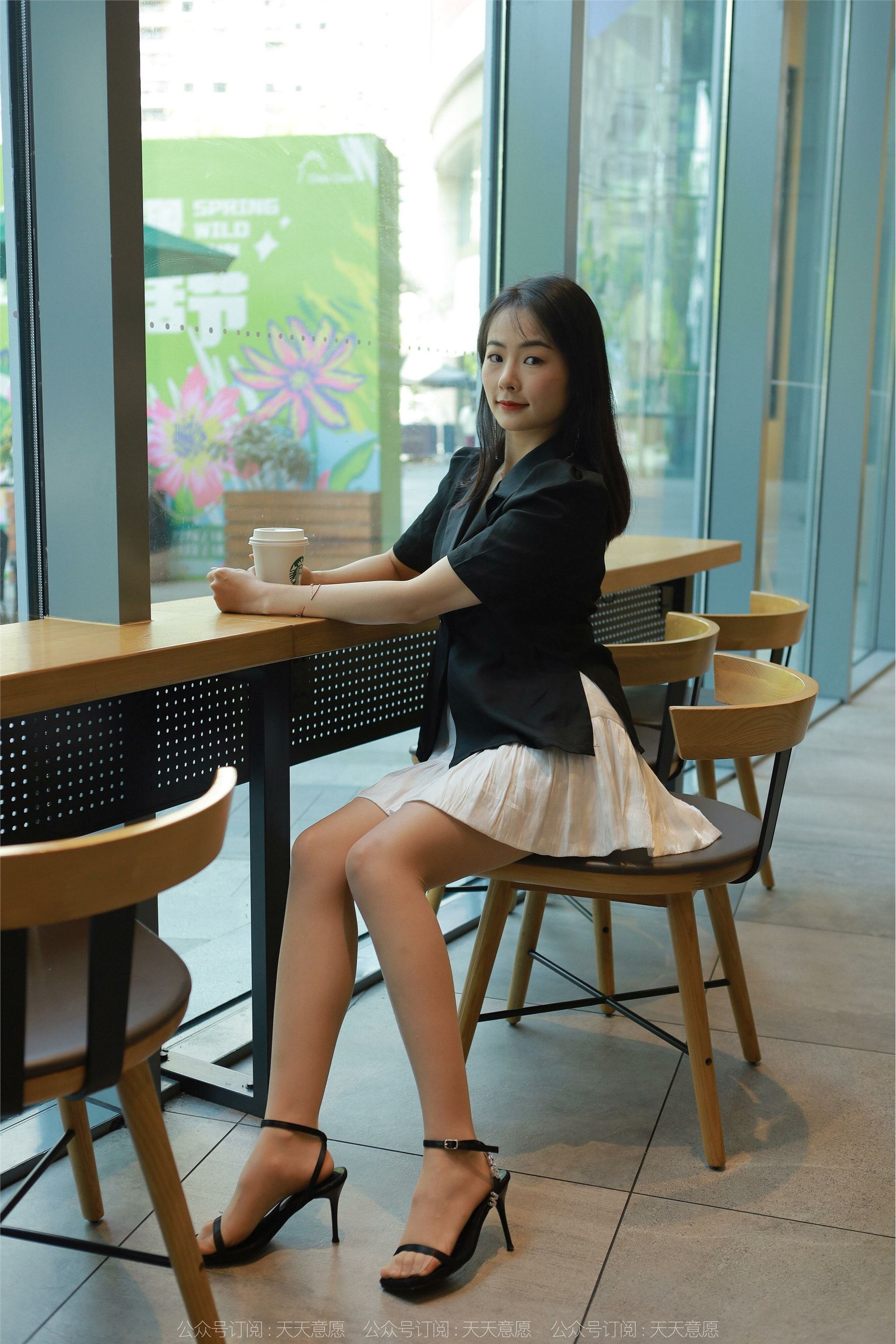 IESS异思趣向  2022.05.06 丝享家 1080：小金《简约黑色凉鞋》